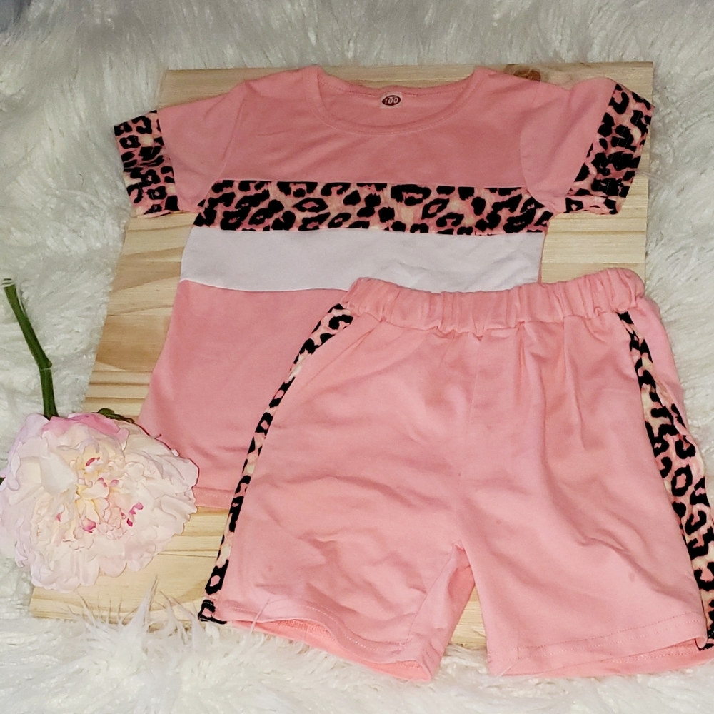 NEW! 2-PIECE SHORT SET